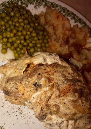A picture of 30 minute French onion stuffed & smothered chicken.