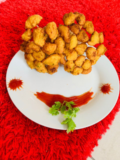 A picture of Moong Daal bhajiya or vada.