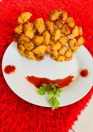 A picture of Moong Daal bhajiya or vada.