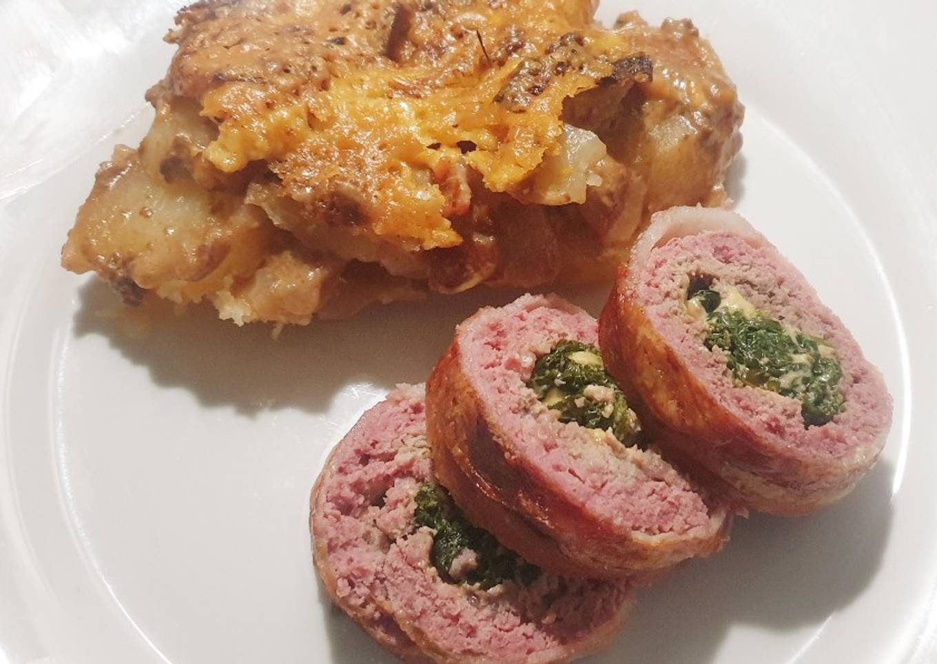 Burger, Spinach and Triple Cheese Roll