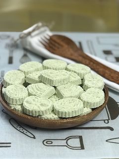 Hình của món Bánh in phục linh lá dứa.