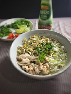 Foto resep Vietnamese chicken noodle soup (pho ga)