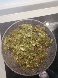 Una foto de Acelgas refritas con patatas y jamón