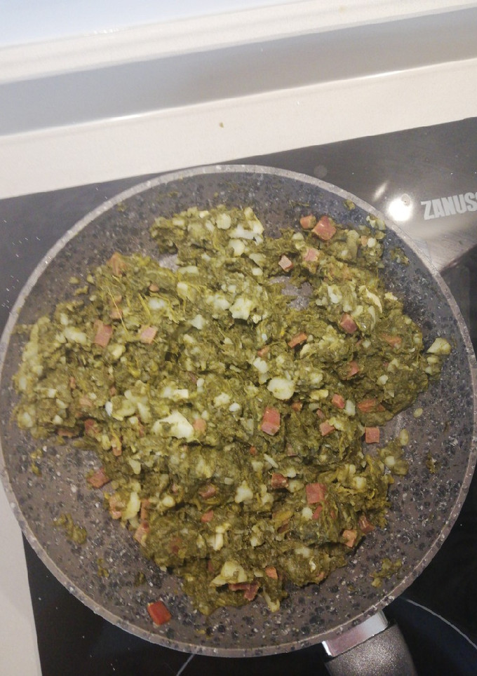 Una foto de Acelgas refritas con patatas y jamón