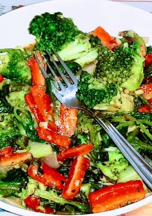 A picture of Spinach broccoli carrot curry.