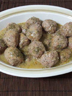 Una foto de Albóndigas con crema de champiñones