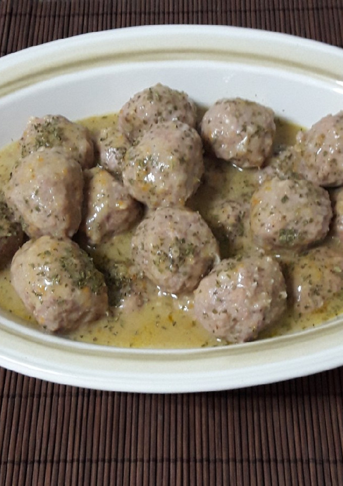 Una foto de Albóndigas con crema de champiñones