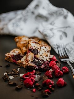 Fitt málnás-étcsokis süti recept fotója