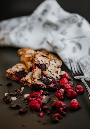 Fitt málnás-étcsokis süti recept fotója