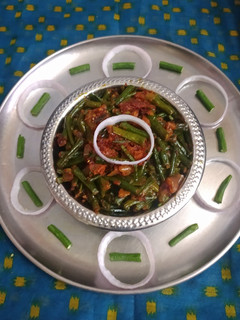 *க்ரீன் லாங் பீன்ஸ் மொழகு புரட்டி*(சுக்கா)(beans chukka recipe in tamil) செய்முறை முக்கிய புகைப்படம்