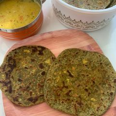 A picture of Stuffed Palak Paratha.