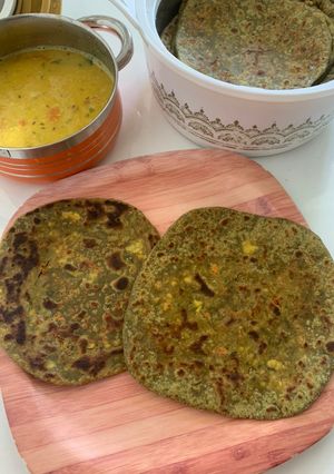 A picture of Stuffed Palak Paratha.