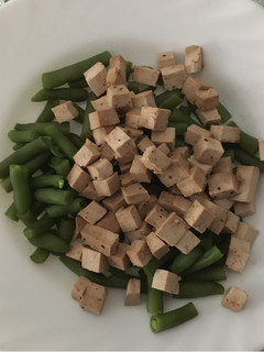 Una foto de Tofu con judías verdes