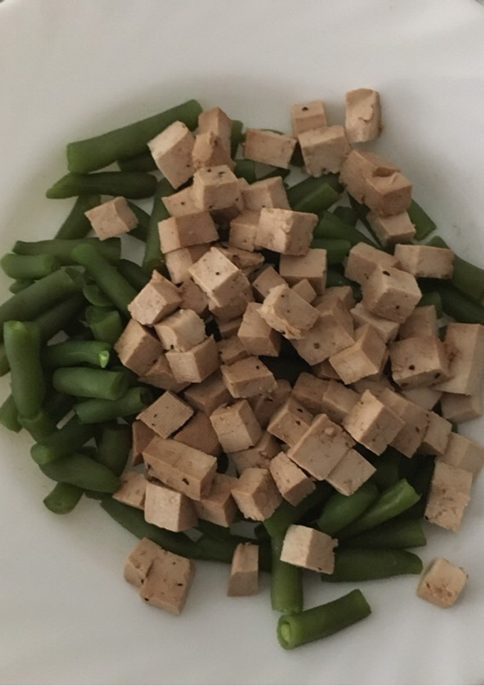 Una foto de Tofu con judías verdes