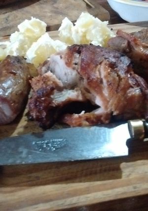Una foto de Asado a la parrilla de pollo a la pimienta negra y mostaza