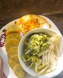 Khoai luộc ăn kèm dưa muối