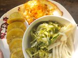 Khoai luộc ăn kèm dưa muối