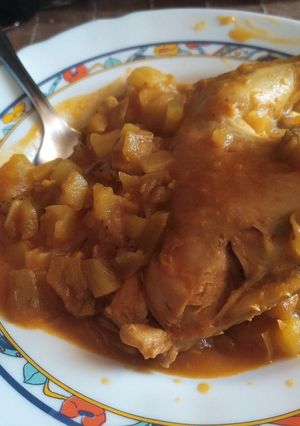 Una foto de Pollo, patatas y berenjenas al curry