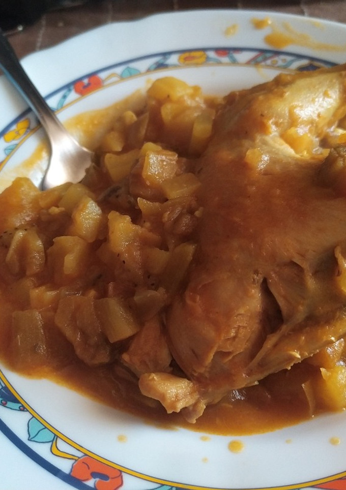 Una foto de Pollo, patatas y berenjenas al curry