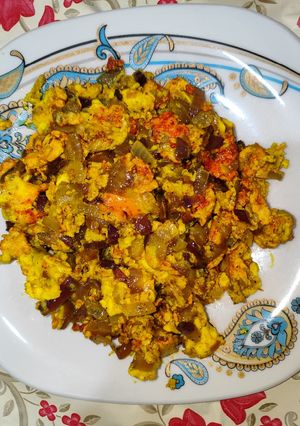 عکسی از دستور املت تخم مرغ و پیاز (تخم مرغ پیازی)