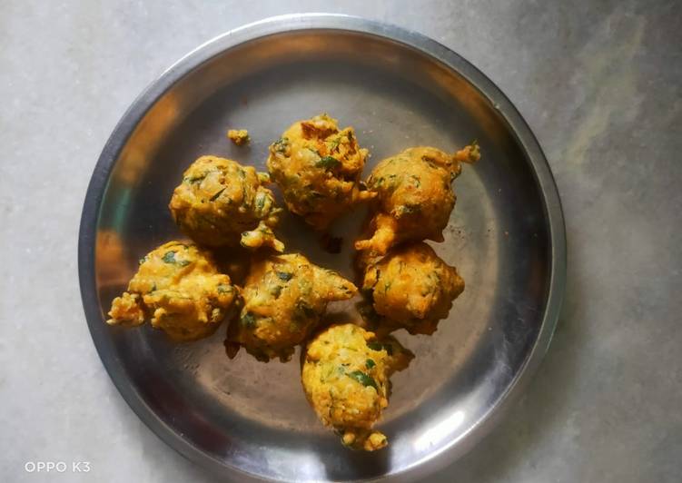 Fried methi bhajiya
