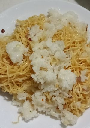 Hình của món Cơm trắng xào mì (nguyên liệu đơn giản).