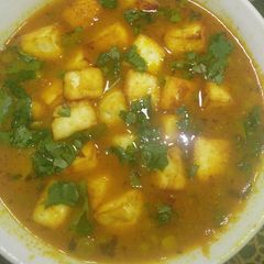 A picture of Matar paneer.
