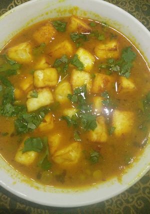 A picture of Matar paneer.