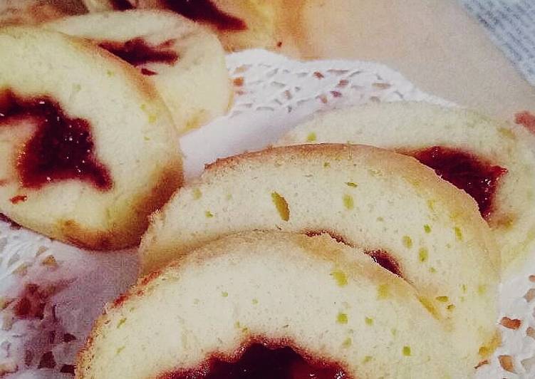 Bolu Gulung Strawbery Simple