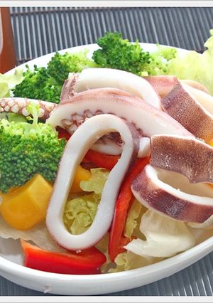 魷魚冰卷和風沙拉 的食譜成品照片