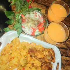 A picture of Macroni with chicken bites.