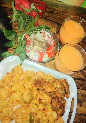 A picture of Macroni with chicken bites.