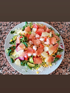 Una foto de Ensalada con salmón ahumado