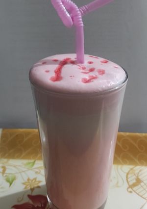 A picture of Smoothie with Laal Sharbat.