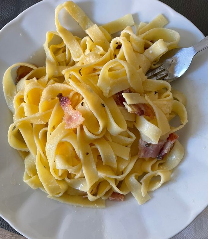 Foto principal de Tallarines a la carbonara 🥓🧀