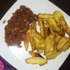 A picture of Fried Potatoes wit sauce.