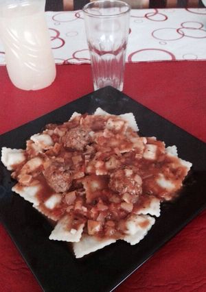 Una foto de Ravioles con albóndigas