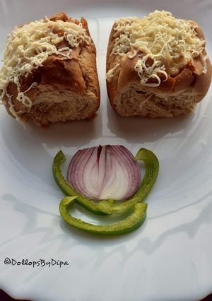 A picture of Baked Bhaji Bun.