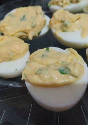 Una foto de Huevos rellenos, rápidos y muy ricos