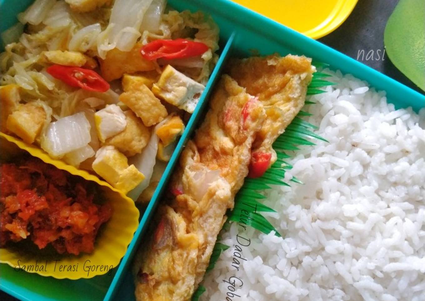 Menu Bekal Tumis Tahu Sawi Putih, Telur Dadar dan Sambal