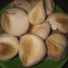 A picture of Meringue cookies 😍.