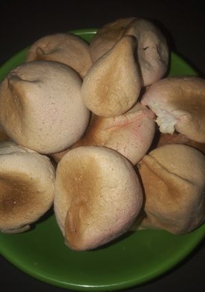 A picture of Meringue cookies 😍.
