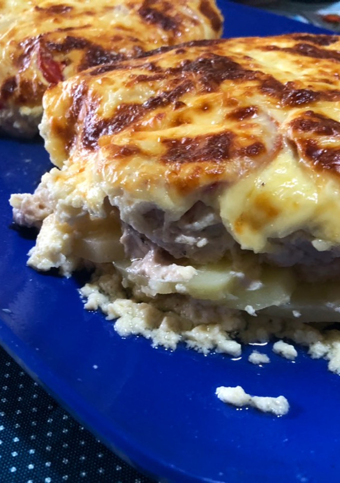 Una foto de Pollo especial con base de papas