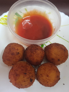 பிரட் சீஸ் பால்ஸ் (Bread CHeese Balls Recipe in Tamil) செய்முறை முக்கிய புகைப்படம்
