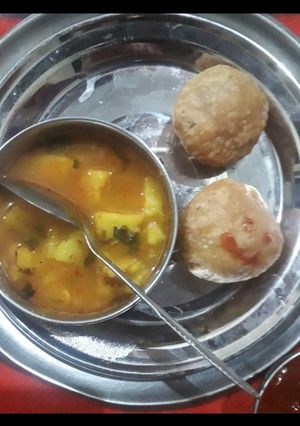 खस्ता कचौड़ी (Khasta kachori recipe in hindi) रेसिपी मुख्य फोटो