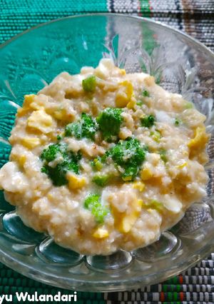 Foto resep Broccoli cheese oatmeal with egg