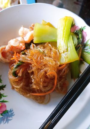 Hình của món Miến xào tôm thịt.
