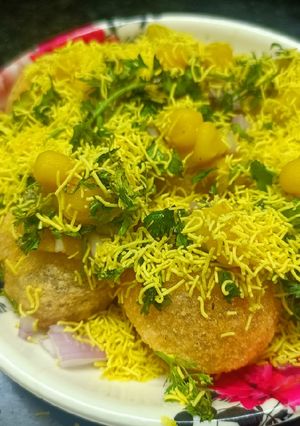 पाणीपुरी (Pani puri recipe in marathi) रेसिपी चे मुख्य फोटो 
