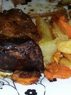 Una foto de Bondiola con salsa de aceto y mostaza