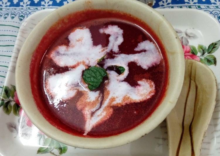 Creamy tomato-beetroot soup